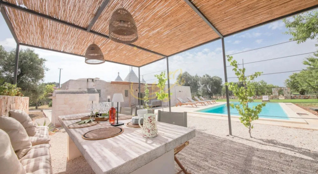 TD Trullo Titiro w Wine Cellar Vineyard Pool, Book Feriehus Villaer i Valle d'Itria, Villa
