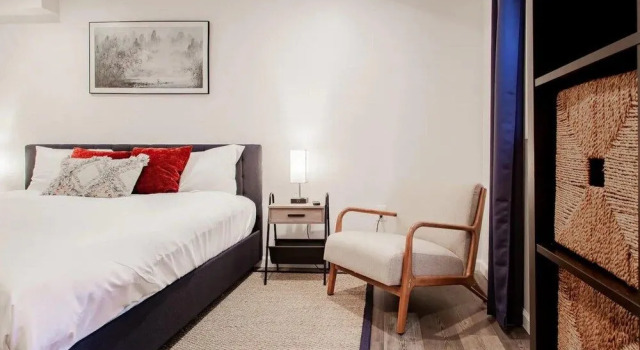Fantastic Falls Church Home Base for DC Area Travel, Забронировать Отель Арлингтон 
