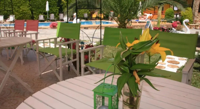 Kastro, Book Hotel Chrisi Akti 