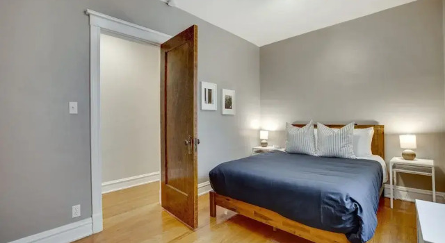 Comfortable Vintage North Side Retreat for 8 by AllSet Turnover, Забронировать Отель Отели Иллинойс 3 звезды, 3*
