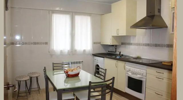 Apartment With 3 Bedrooms in Oviedo, With Wifi - 28 km From the Beach, Забронировать Апартаменты/квартира Отели Овьедо с парковкой, рядом с Театр Кампоамор, Парковка