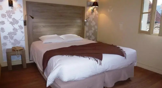 Двухместный номер Standard Logis Hostellerie des Clos et restaurant Bistrot des grands crus et Maison de la tour Chablis