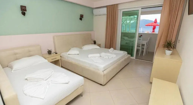 Трёхместный номер Standard с видом на бассейн Hotel Picasso