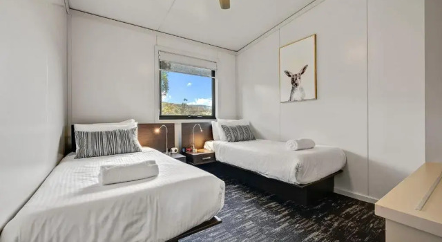 Ecocrackenback 3 'Sustainable, luxurious chalet close to the slopes.'