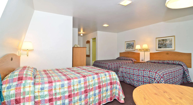 Четырёхместный номер Standard Americas Best Value Inn Chillicothe