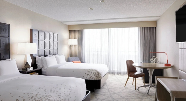 Четырёхместный клубный номер Standard с видом на город Renaissance Denver Hotel & Conference Center