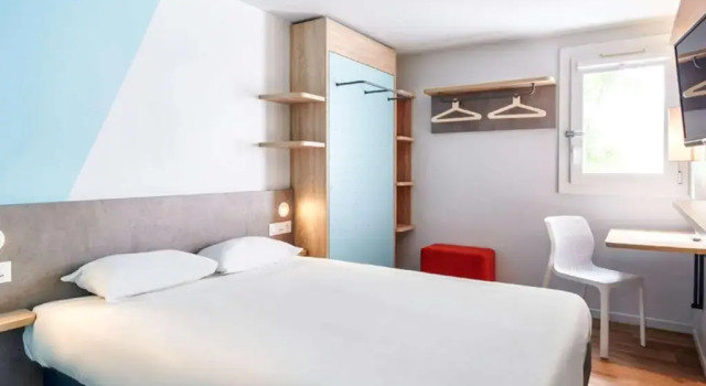 Трёхместный номер Standard ibis budget Bayonne