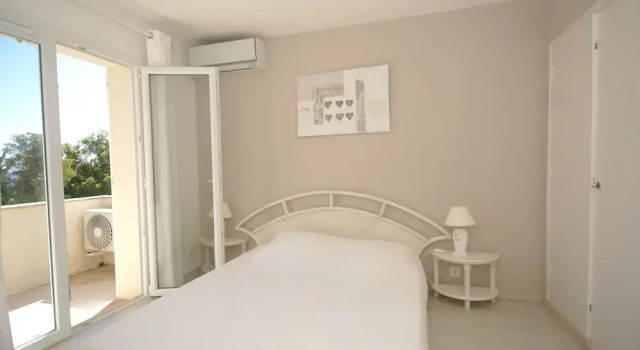 Ideally Located Villa at Ste Maxime, Beautiful sea View, air Conditioning and Large Garden