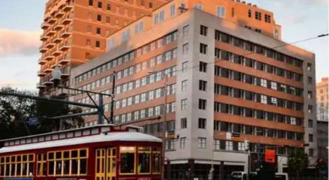 Luxury 2BR 1BR Penthouses w Balcony Close to French Quarter, Забронировать Отель Французский квартал Новый Орлеан, рядом с Казино Harrah's New Orleans