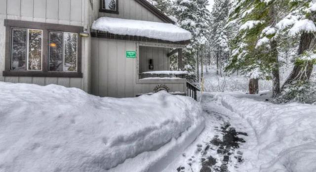 Granlibakken Retreat Near Tahoe Beach!, Забронировать Отель Тахо-Сити Норт-Лейк-Тахо, рядом с Парк Commons Beach
