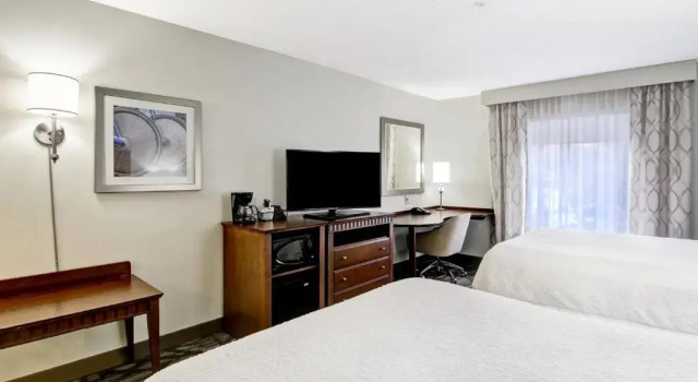 Четырёхместный номер Standard Hampton Inn & Suites Saint John