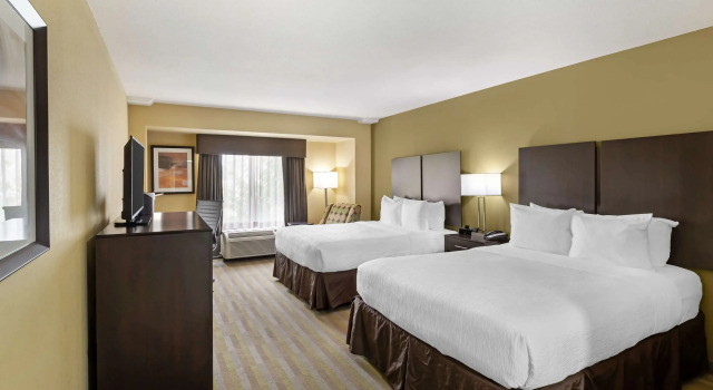 Четырёхместный номер Standard Best Western Plus Thornburg Inn & Suites