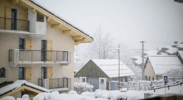 Apartment Fermes du Montenvers B11 - Alpes Travel - Central Chamonix - sleeps 4-5