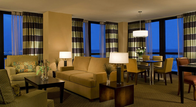 Hilton Chicago O'Hare Airport, Rezerwuj Hotel Hotele w Illinois z basenem, Basen