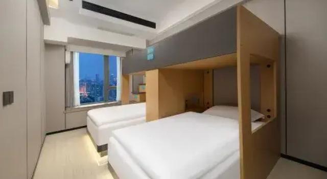 Четырёхместный люкс Мансарда с 2 комнатами i Electronic Sports Hotel (Chengdu The Tianfu Panda Tower Hongxing Bridge Subway Station)