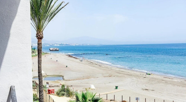 Lap- 3 bed Apartment on the Beach. Families Only, Забронировать Апартаменты/квартира Касарес Коста Коста-дель-Соль