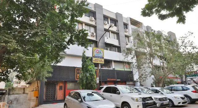 OYO 11985 Hotel Khushboo