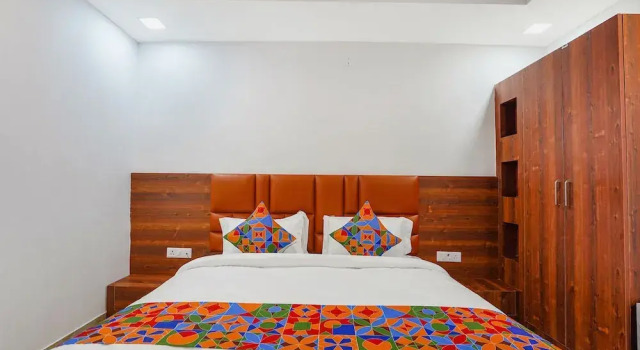 Fabhotel Amayra Inn