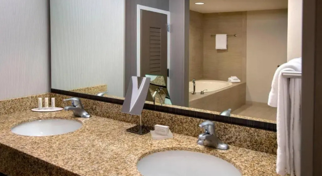 Двухместный люкс с 2 комнатами Courtyard by Marriott Philadelphia Lansdale