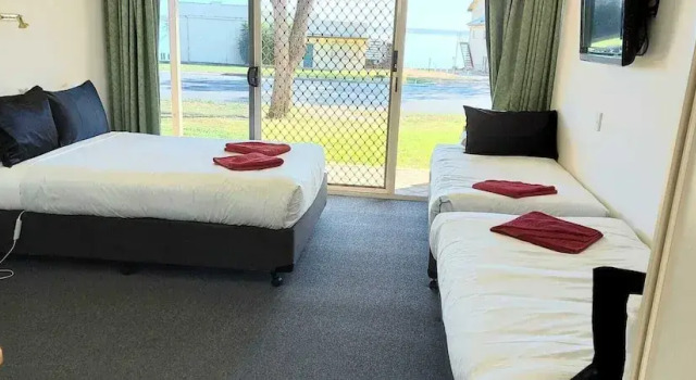 Семейный номер Deluxe с балконом Barmera Lake Resort Motel