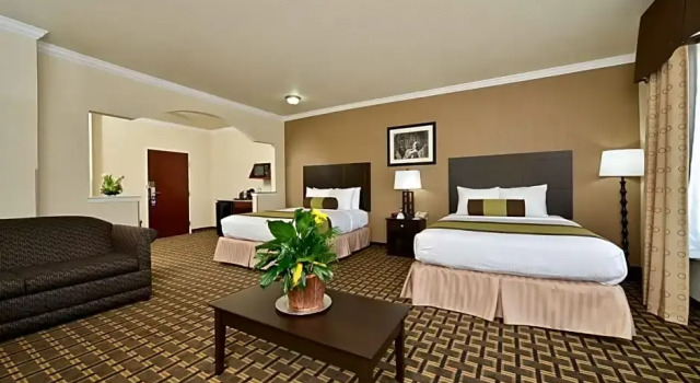 Шестиместный номер Standard Best Western Plus Cutting Horse Inn & Suites