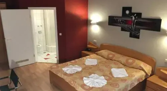 Hotel Taverne Korfu, Varaa Hotelli Hotellit Baijeri pysäköinnillä, Pysäköinti