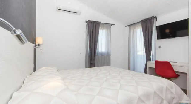 Апартаменты с балконом Alison Apartments
