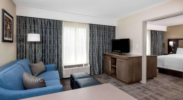 Двухместный люкс Hampton Inn & Suites Chapel Hill/Durham