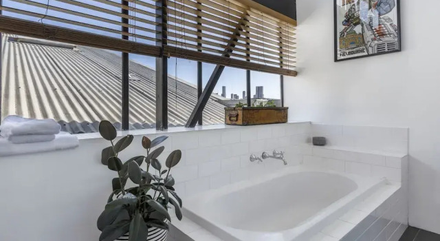 Апартаменты StayCentral - Fitzroy Converted Warehouse Penthouse