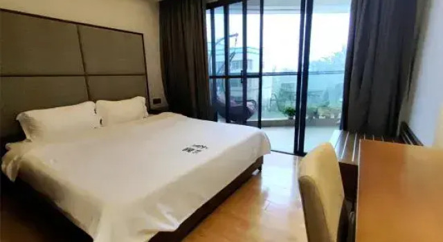 Люкс с 2 комнатами с видом на город Beihai yezi seaview garden balcony apartment