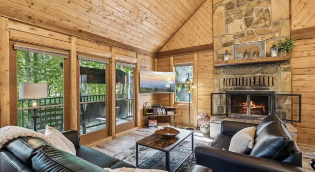 Golf Resort Cabin w Hot Tub Firepit Pool, Забронировать Курортный отель Курортные отели Гатлинберг, рядом с Hillbilly Golf, Курортный отель