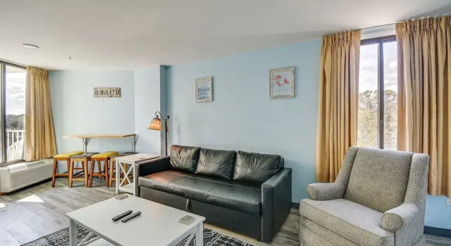 Апартаменты Myrtle Beach Condo w/ Lazy River: Walk to Beach!