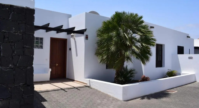 Villa Imogen with NEW HEATED SWIMMING POOL