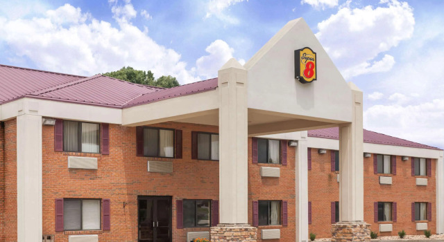 Super 8 by Wyndham Eddyville/Kuttawa, Book Hotel Hoteller i Kuttawa med pool, Swimmingpool