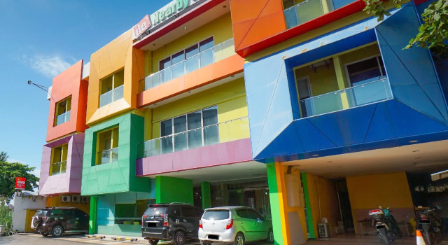 OYO 770 De Nearby Hotel, Prenota Hotel Manado 