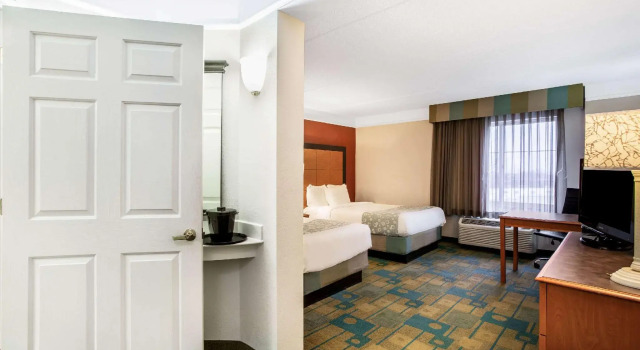 Четырёхместный номер Standard La Quinta by Wyndham Greensboro Highpoint
