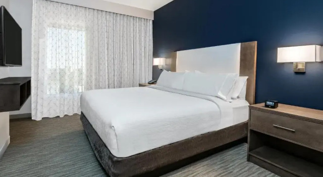 Люкс Embassy Suites By Hilton College Station