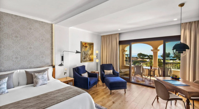 Двухместный полулюкс с балконом и с красивым видом из окна The St. Regis Mardavall Mallorca Resort