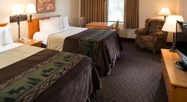 Четырёхместный номер Standard Kelly Inn and Suites Mitchell