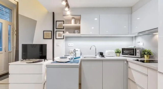 Апартаменты Deluxe Stylish Suite WestEnd