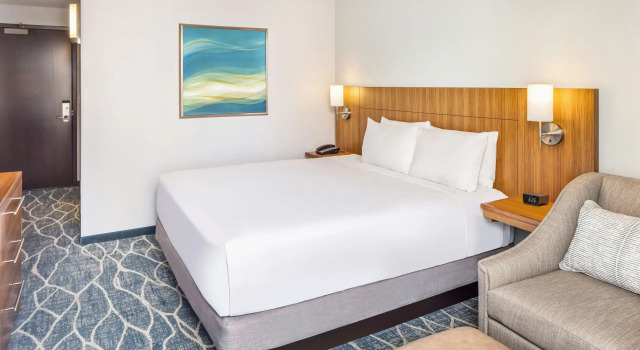 Двухместный номер Standard с видом на горы Hyatt Place Waikiki Beach