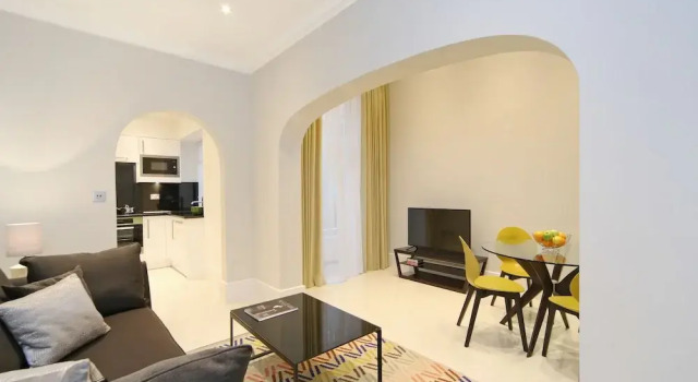 Апартаменты Цокольный этаж c 1 комнатой Queensgate Court Apartments