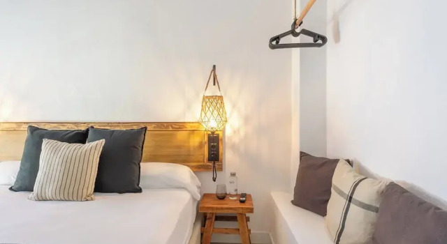 Четырёхместный номер Standard с балконом Hostal Boutique Es Menut