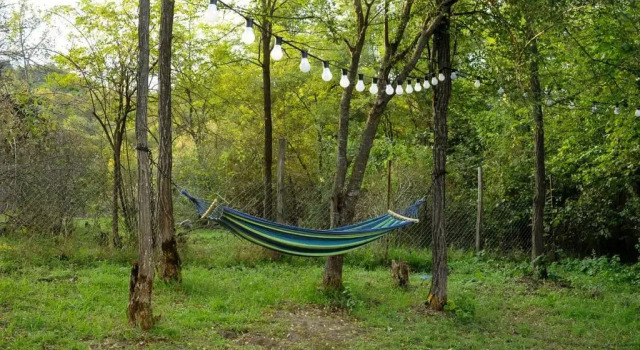 Jvarisa Glamping, Rezervasyon Kamp Alanı Ambrolauri otoparklı oteller, Otopark