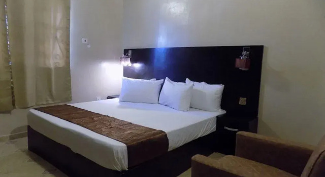 Posh Apartments Bussiness Hotel, Varaa Huoneisto Hotellit Lagos pysäköinnillä, Pysäköinti