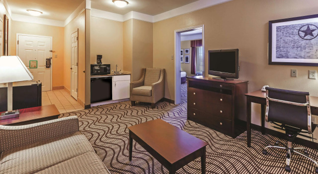 La Quinta Inn & Suites by Wyndham Angleton, Buchen Sie Hotel Angleton Texas Gulf Coast