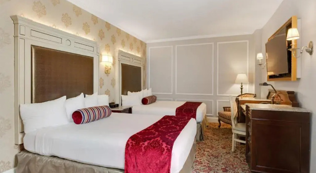 Номер Deluxe Prince Conti Hotel