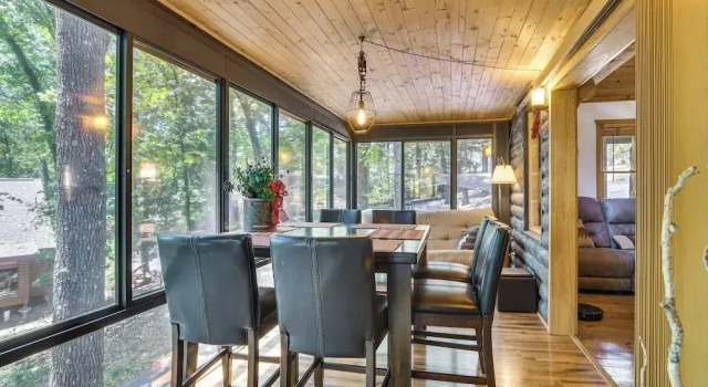 Коттедж 3 Mi to Table Rock Lake: Cabin w/ Fire Pit!