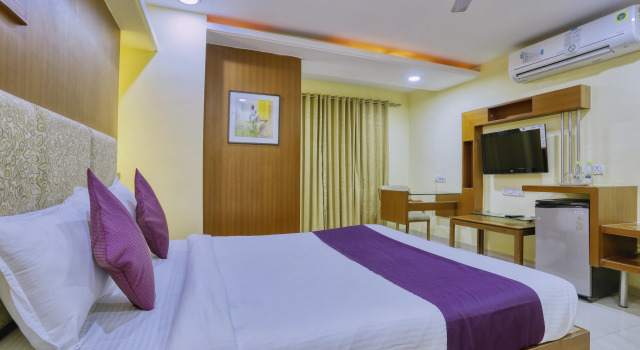 Номер Executive FabHotel Amrit Residency
