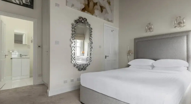 Codrington Mews III by Onefinestay, Забронировать Отель Отели Лондона 4 звезды, рядом с Улица Уэстбурн-Гроув, 4*